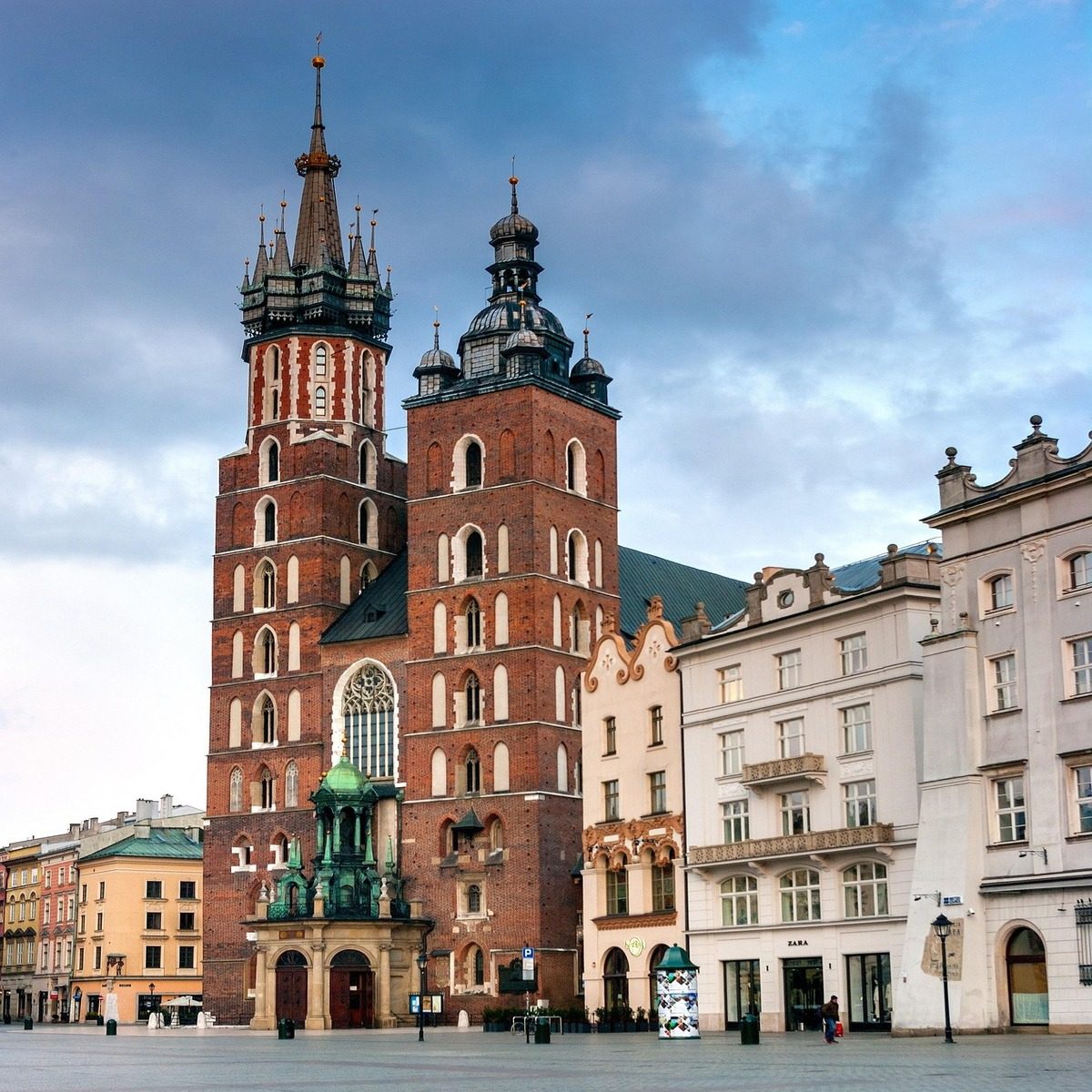 Rynek Główny w Krakowie z Bazyliką Mariacką